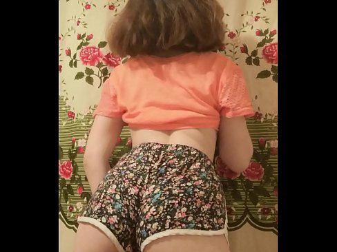 ❤️ Gadis muda seksi menanggalkan celana pendeknya di depan kamera ❤️ Porn keras pada kami