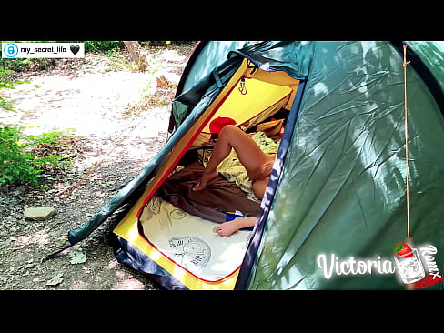 ❤️ Difilmkan di kamera Pria brengsek yang bersemangat dari Orang Asing di dalam tenda ❤️ Porn keras pada kami