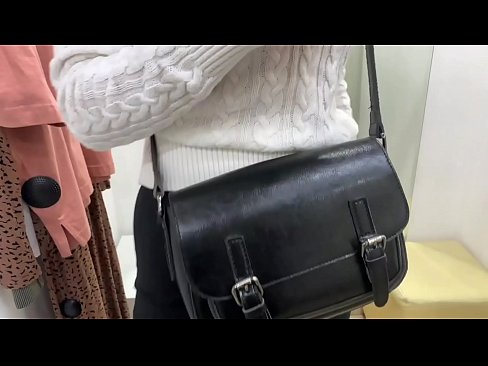 ❤️ Masturbasi publik dari jalang muda FeralBerry dengan dildo di kamar pas ❤️ Porn keras pada kami