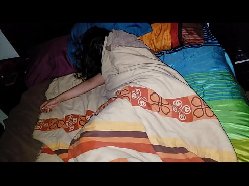 ❤️ Anak tiri memarahi ibu tirinya yang masih muda saat dia tidur. ❤️ Porn keras pada kami